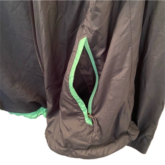 North Face Windbreaker - Picture 4 of 5
